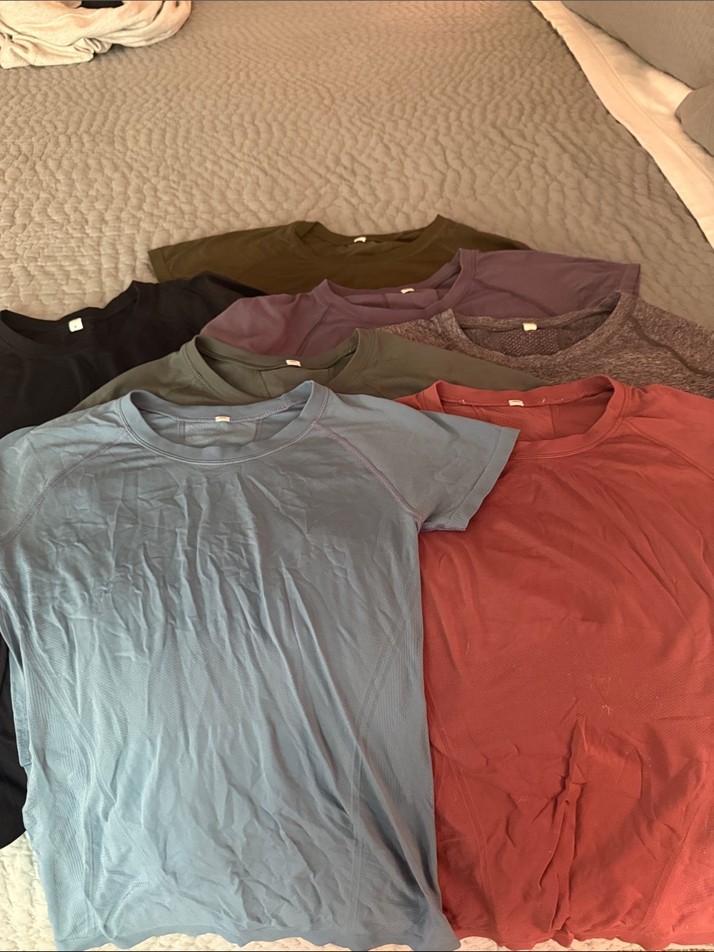 Women’s Athleta short sleeve tshirt collection